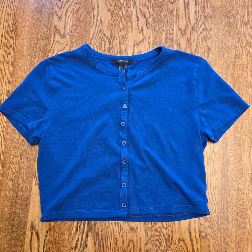 FOREVER 21 Blue Short Sleeve Button Up Cropped‎ Top